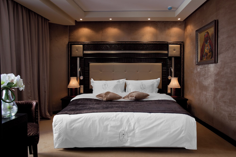PRESTIGE, SUITE, KING BED
