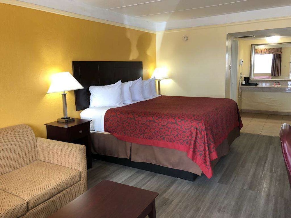 Days Inn by Wyndham Gainesville 24/49