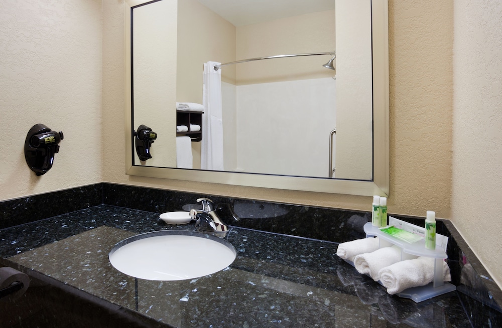 Holiday Inn Express Hotel Suites Aberdeen 16/61