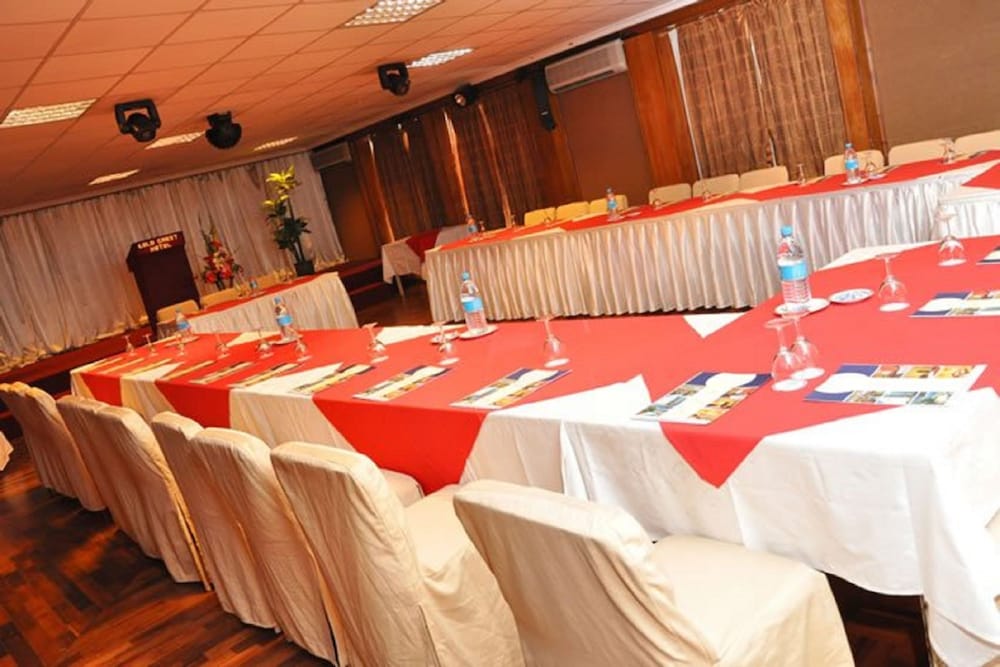 Gold Crest Hotel 59/71