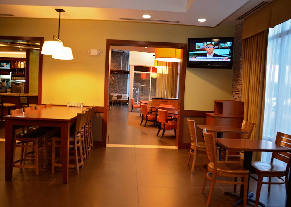 Hyatt Place North Charleston 33/44