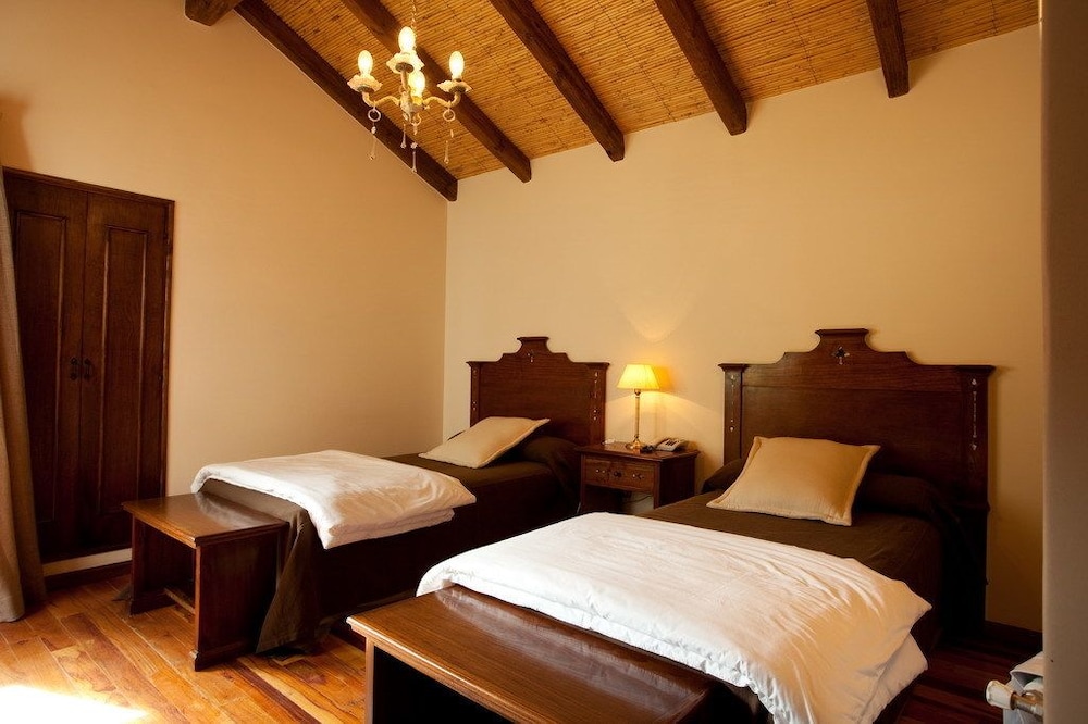 Marques de Tojo Hotel 12/63