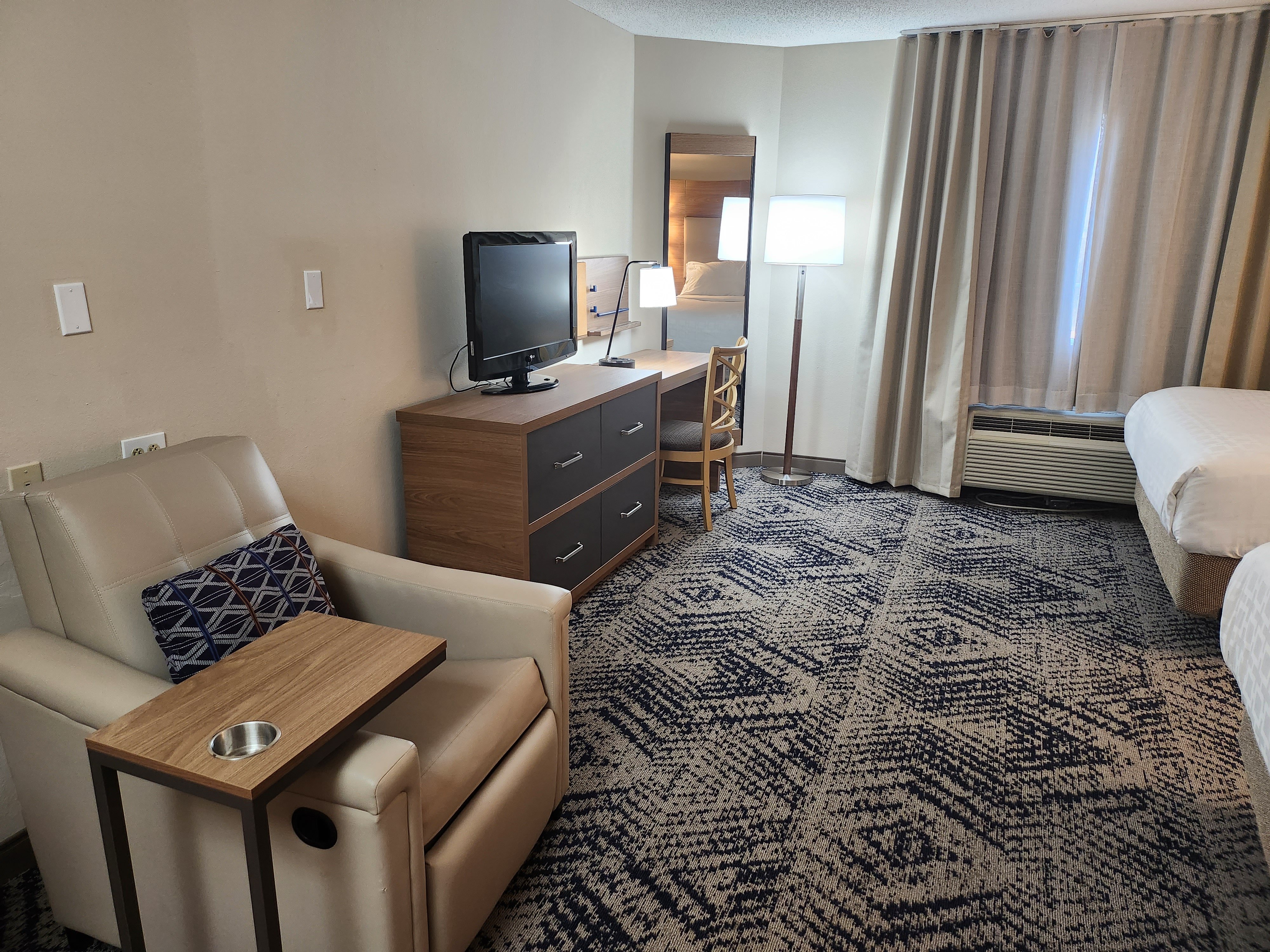 CANDLEWOOD SUITES HARRISBURG 70/76