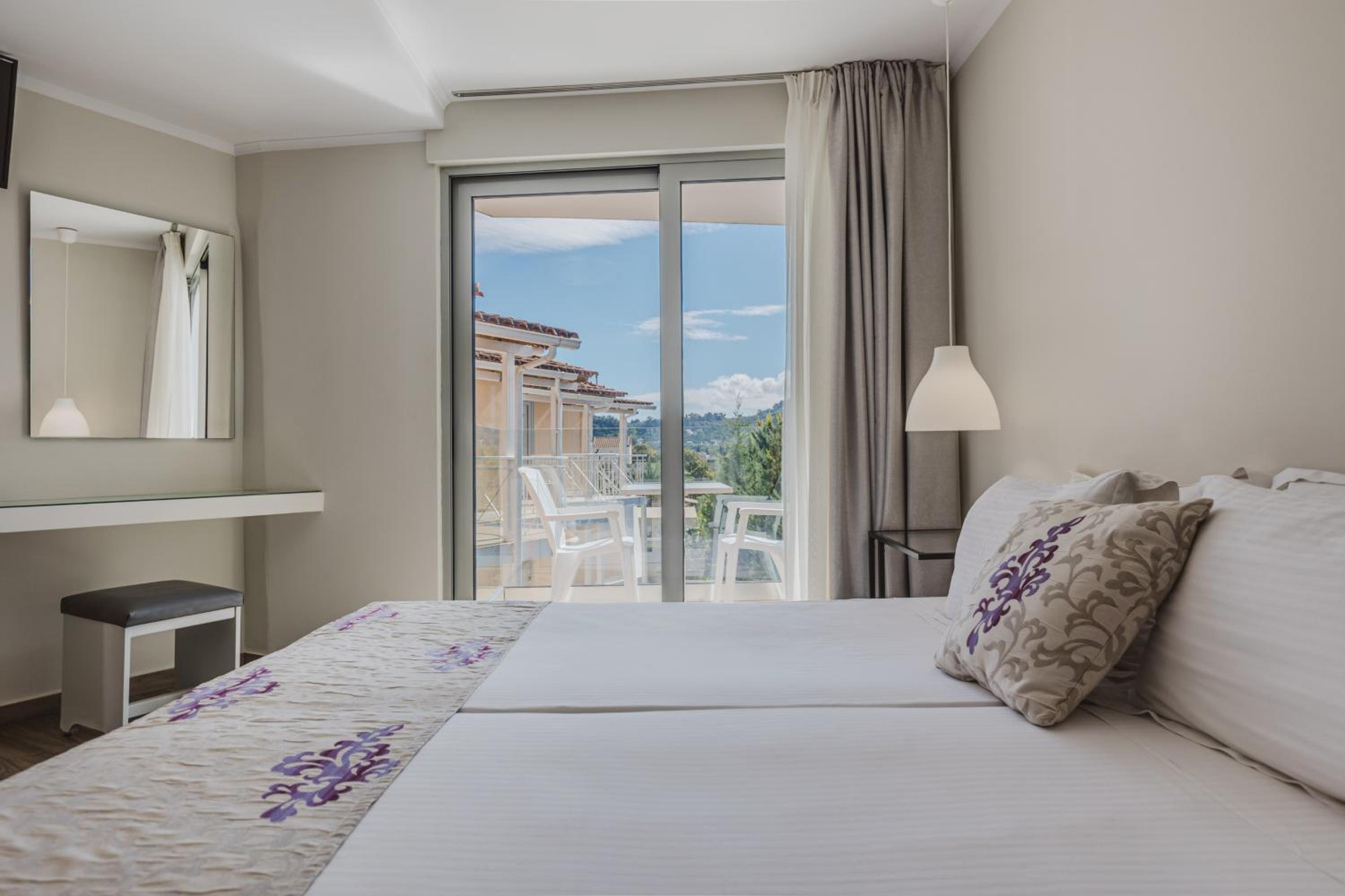 غرفة ديلوكس بسرير مزدوج بشرفة، Sunrise Zante - Adults Only Hotel 7/10