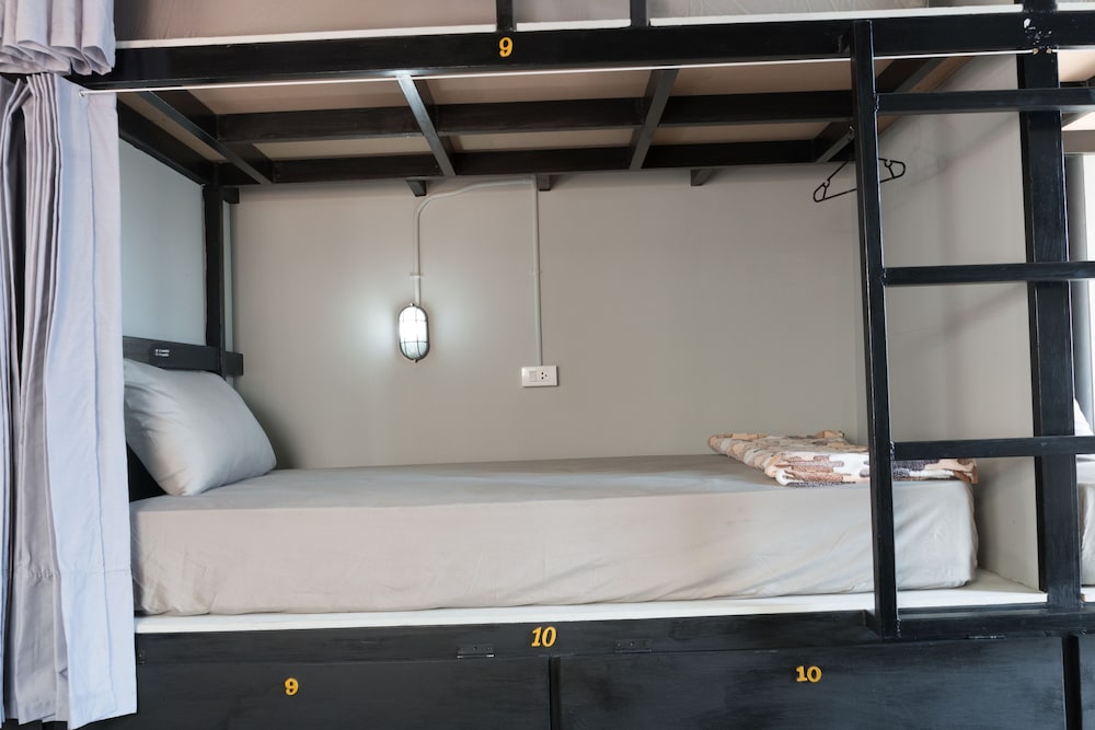 Iris Hostel 40/40