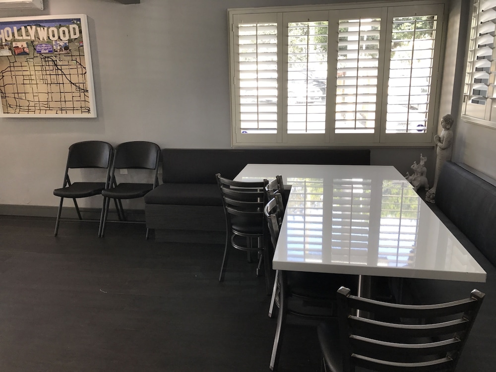 Hollywood City Inn 40/60