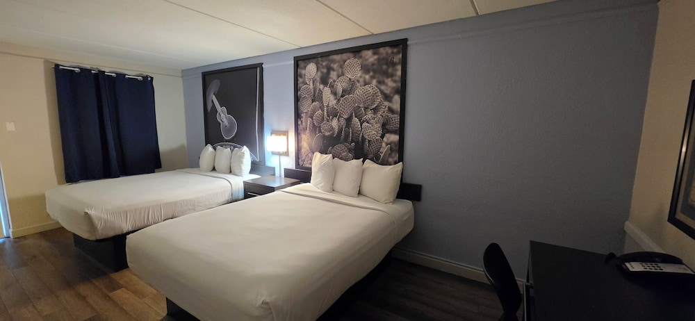 Super 8 by Wyndham Austin South / I-35 14/23