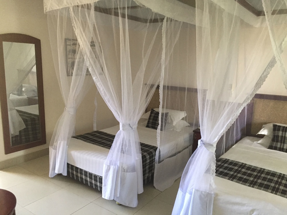 Oceanic Bay Hotel and Resort 11/43