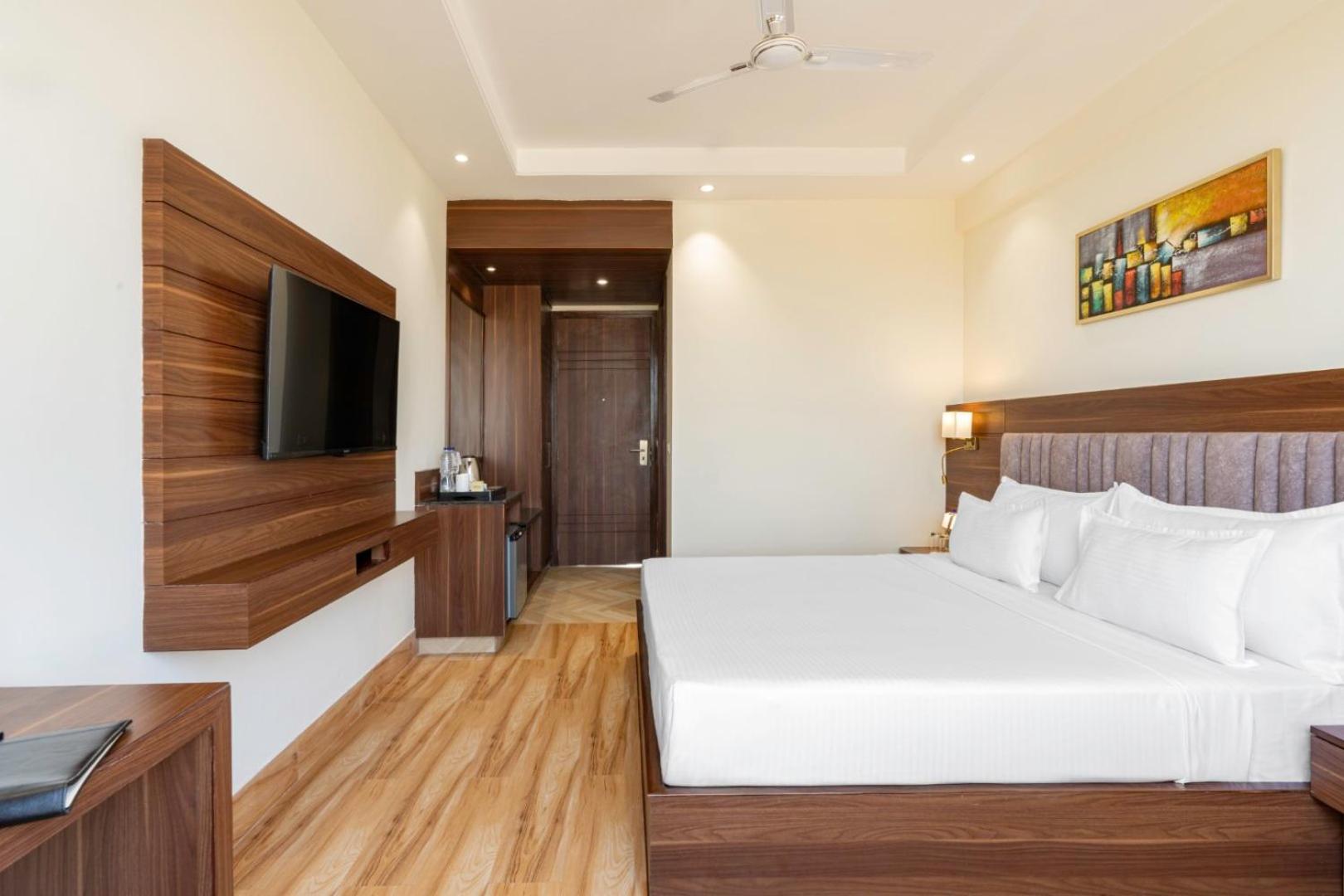 Clarks Inn Suites Agra 13/52