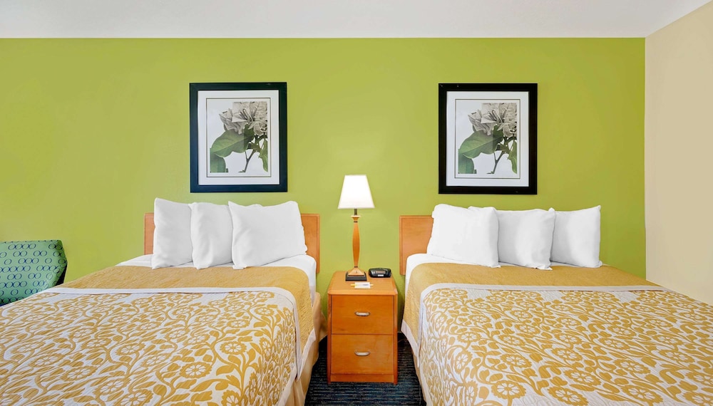 Days Inn By Easton 7/18