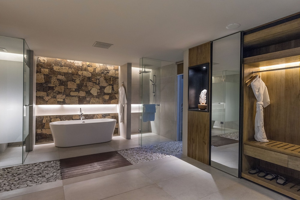 Suite, King Bed, Ocean Front, Private Infinity Pool, Katamaran Hotel And Resort 3/3