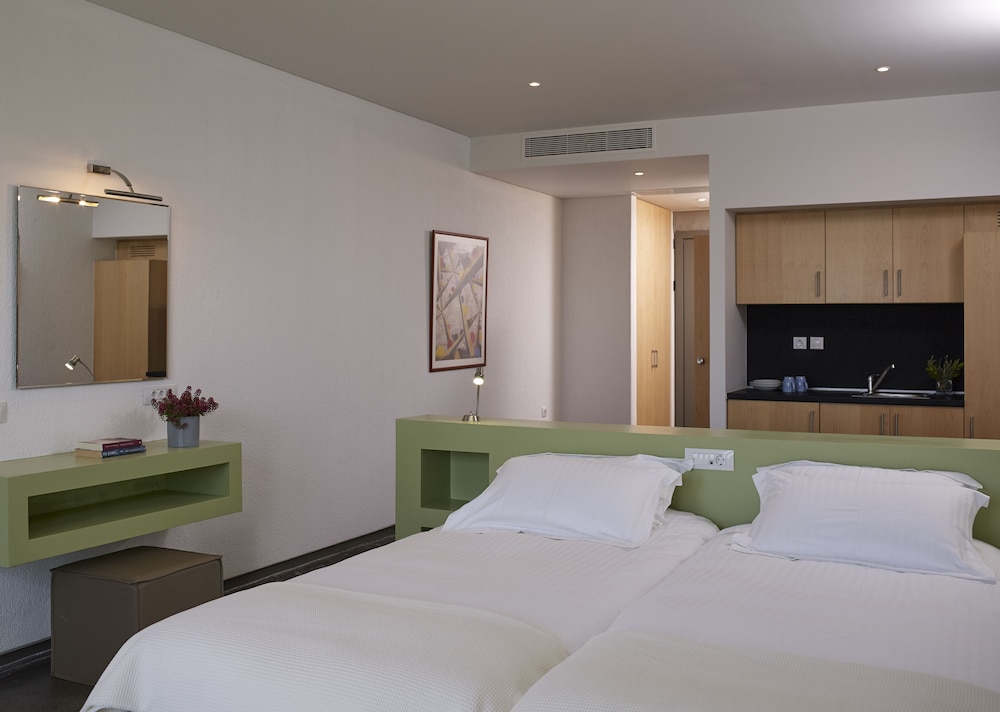 Leivatho Hotel 19/70