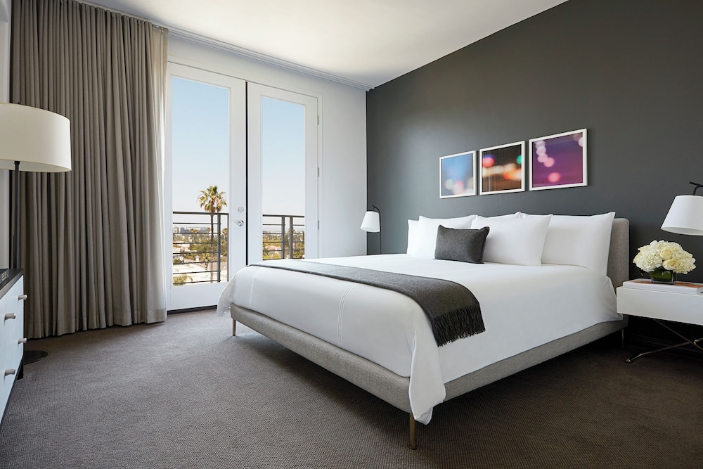 PENTHOUSE, KING BED