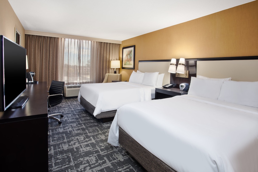 Crowne Plaza Hotel Greenville I 385 Roper Mtn Rd 9/77
