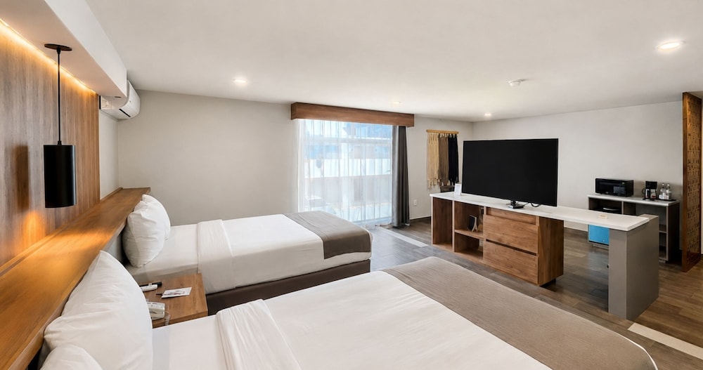 La Posada Hotel &amp; Suites 27/68