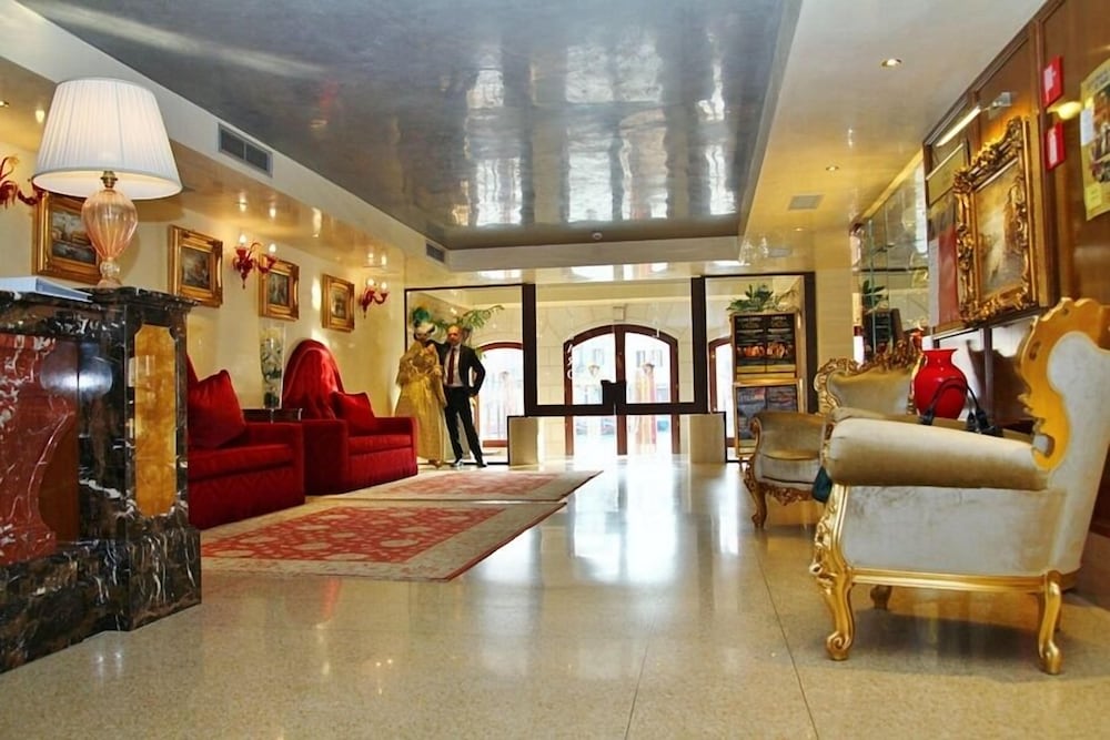 Pesaro Palace 42/60
