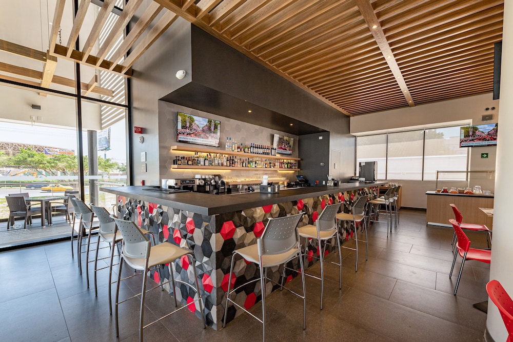 Ramada Encore by Wyndham Guadalajara Aeropuerto 36/48