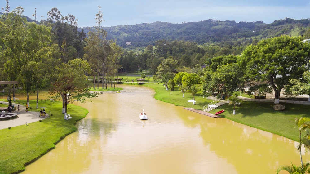 Vale Suico Resort Hotel 68/72