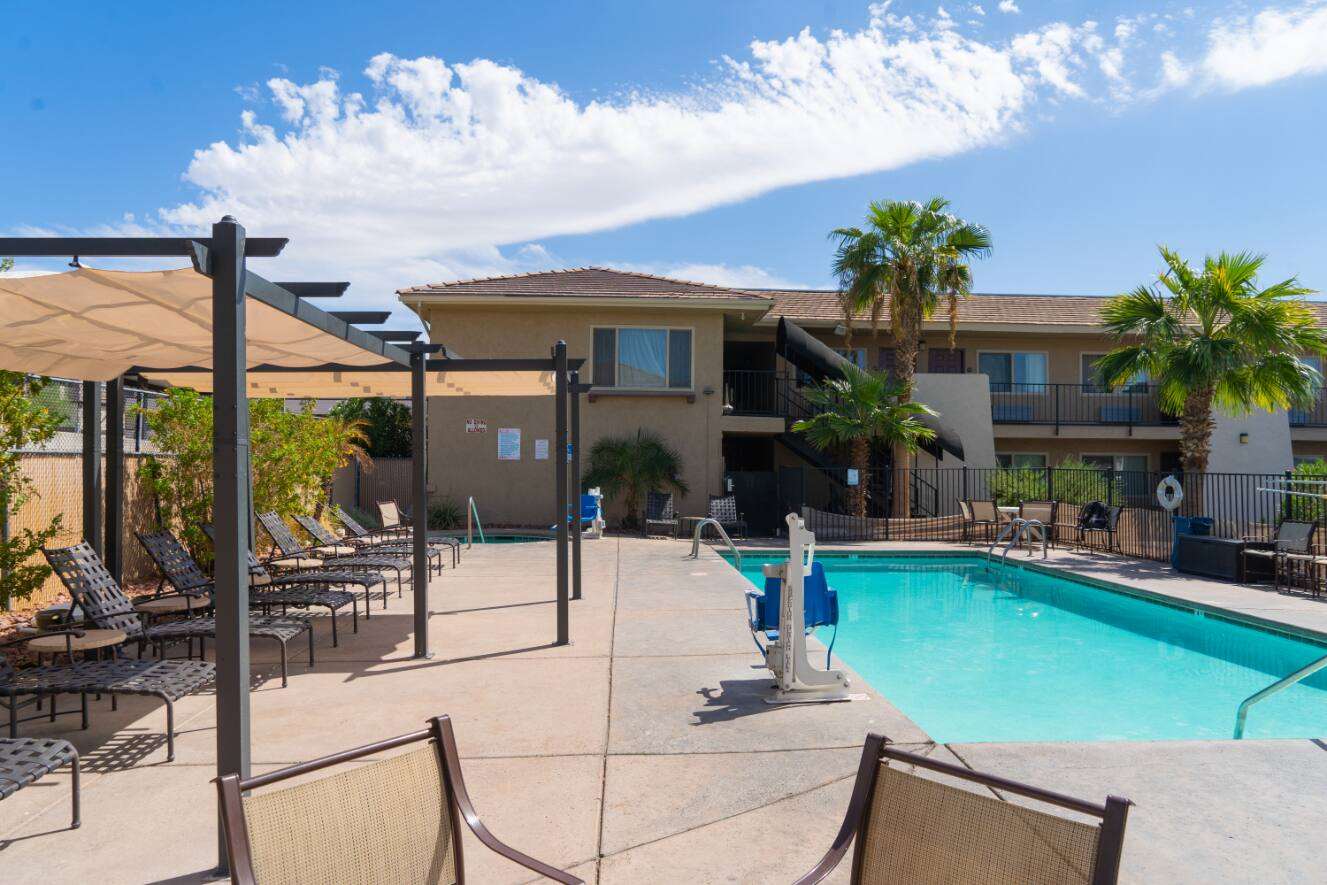 Days Inn by Wyndham Lake Havasu 32/36