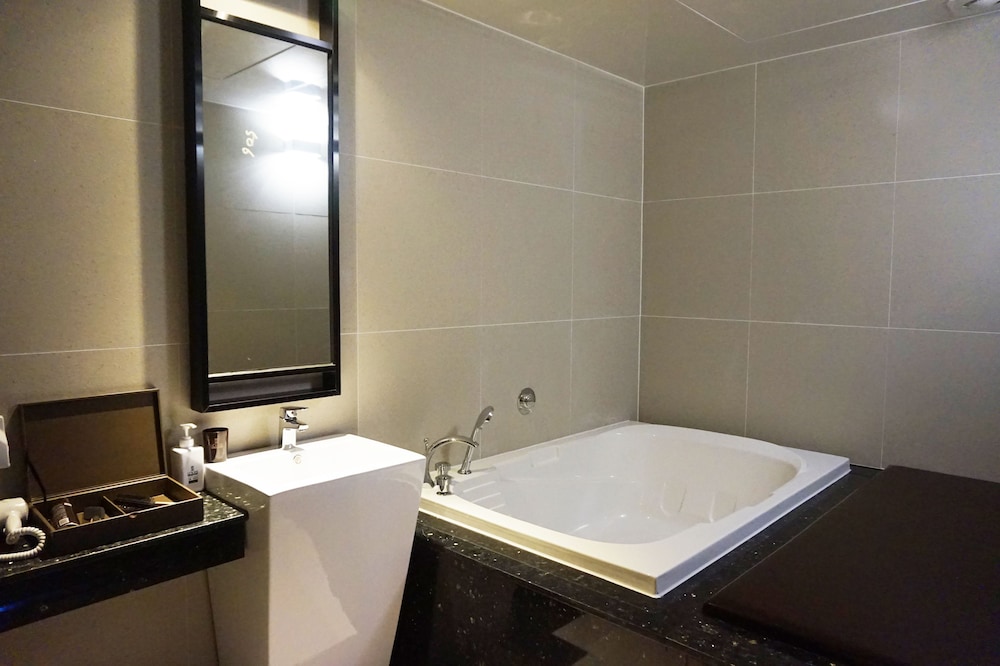 Louis Boutique Hotel 39/44