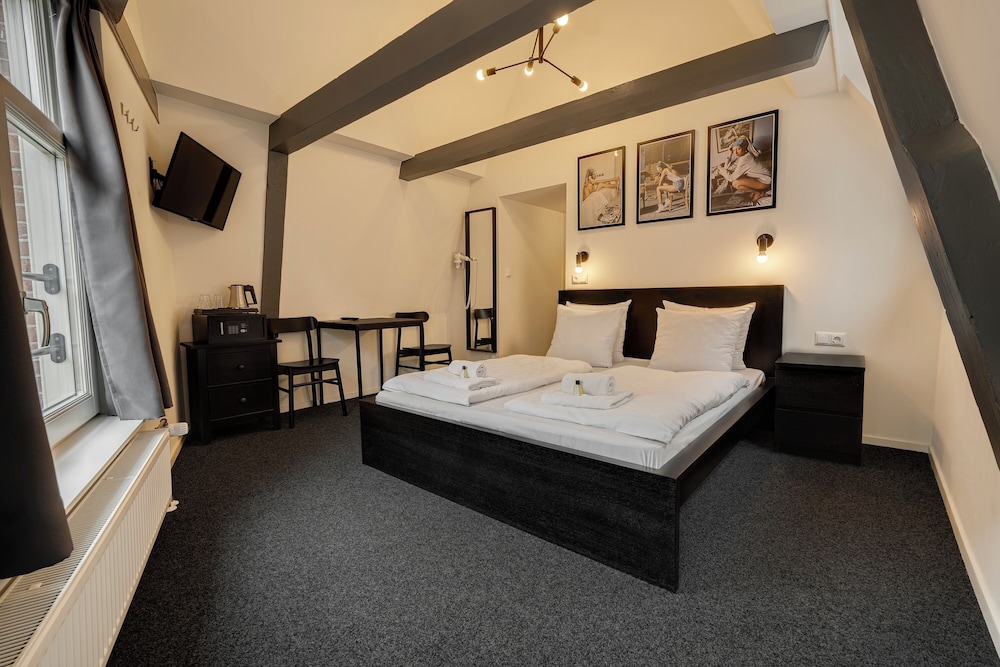 PREMIUM, DOUBLE BED, PRIVATE BATHROOM