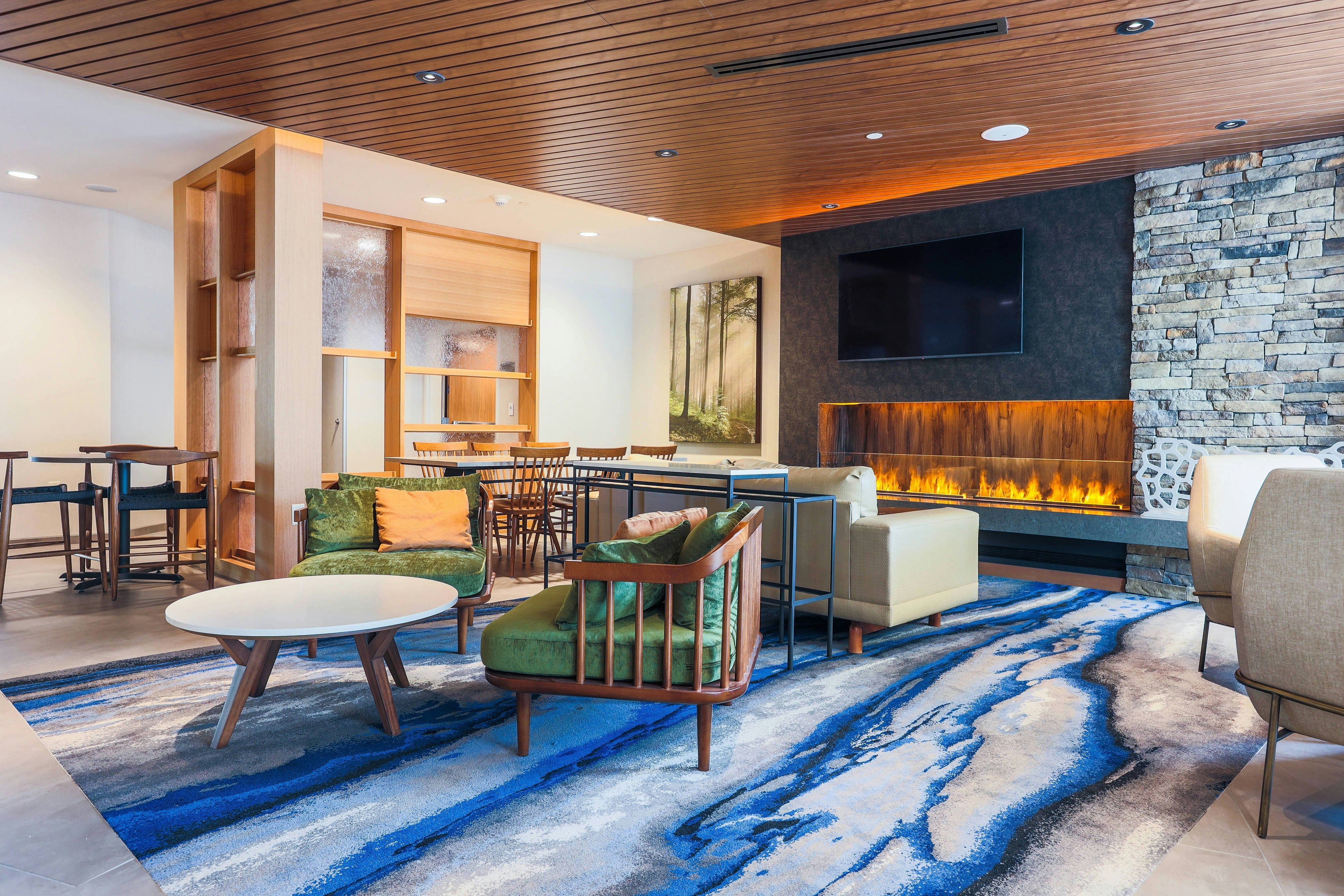 Fairfield Inn & Suites by Marriott Marquette 25/37