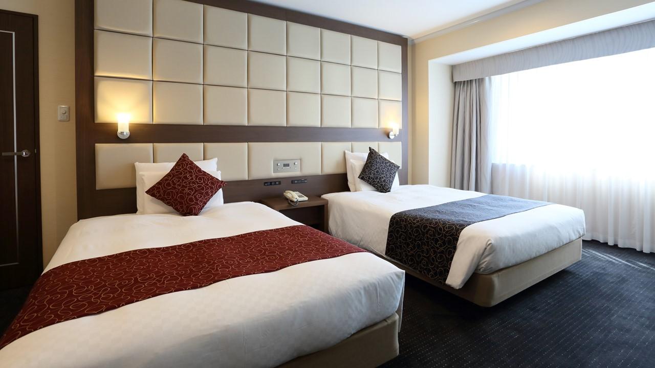 Junior Suite, Twin Beds, Night View