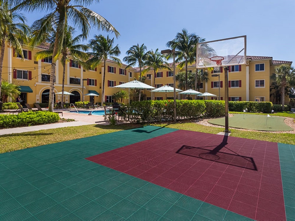 Hawthorn Extended Stay by Wyndham Naples 5/54