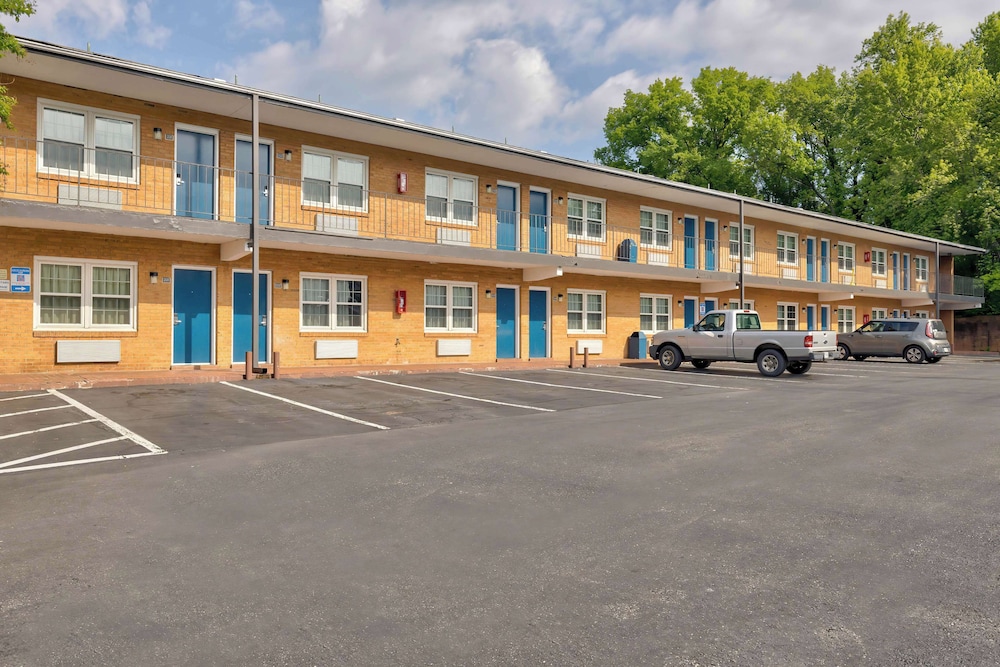 Motel6 Falls Church, VA - Arlington Boulevard 18/25
