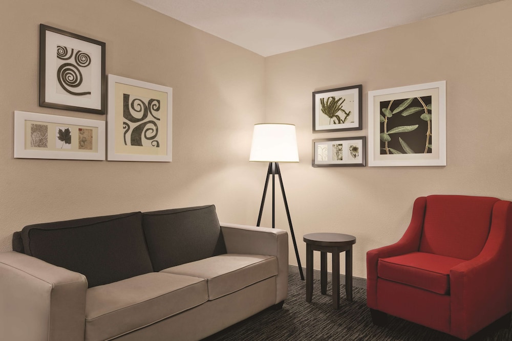 Country Inn and Suites by Radisson Tampa/Brandon FL 27/38