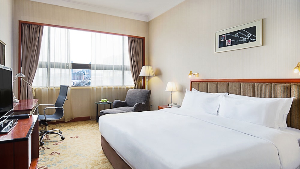 1 Bedroom, Loft, Suite, King Bed, West Wing