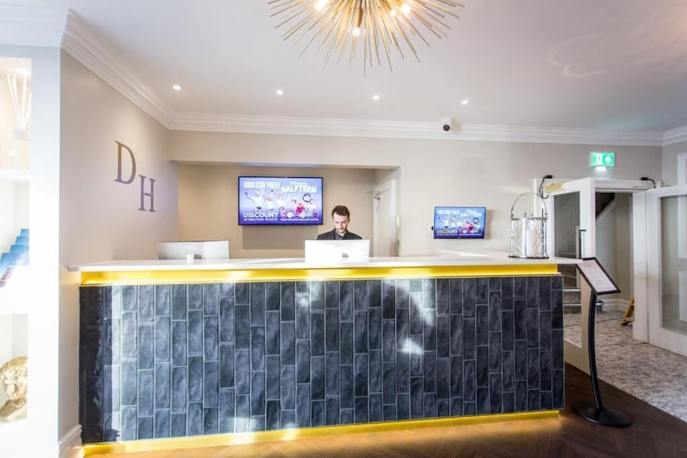 Doric Hotel 9/52