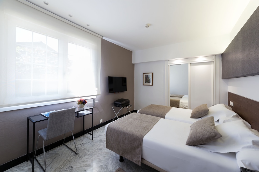 Hotel Avenida 18/62