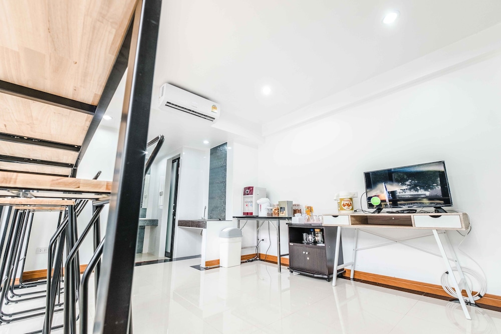 Don Muang Hotel 7/62