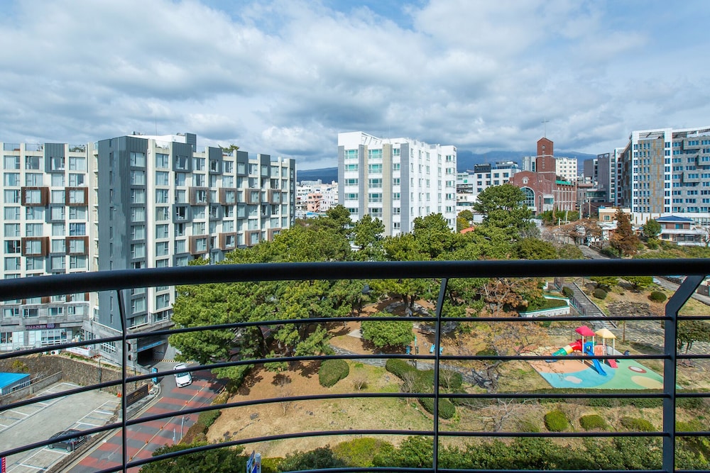 Hotel Bridge Seogwipo 41/50