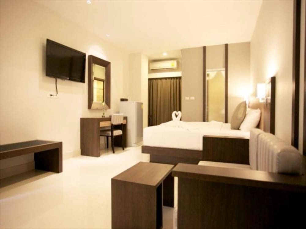 April Suites 23/64
