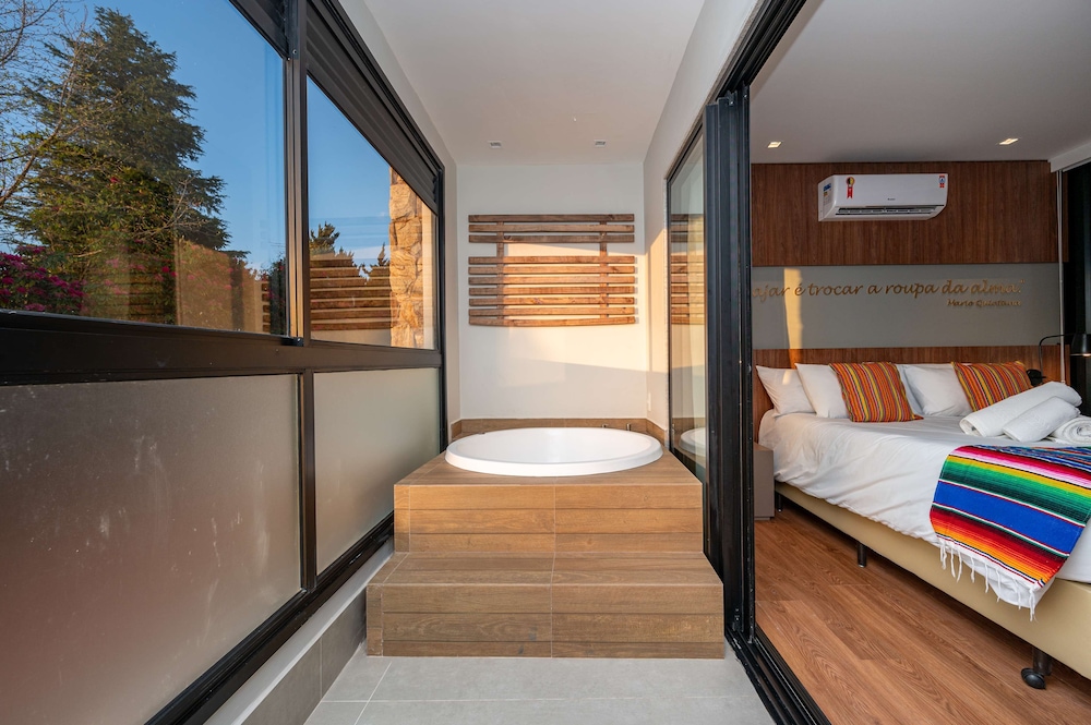 Standard, Queen Bed, Garden View, Sofa, Jetted Tub