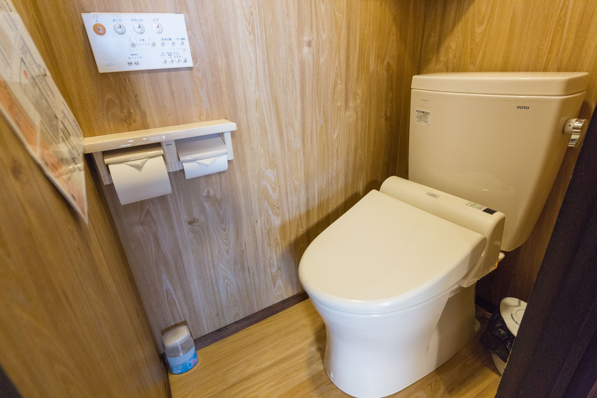 غرفة يابانية قياسية بفرشتي فوتون بحمام خاص، Ryokan Asunaro 4/5
