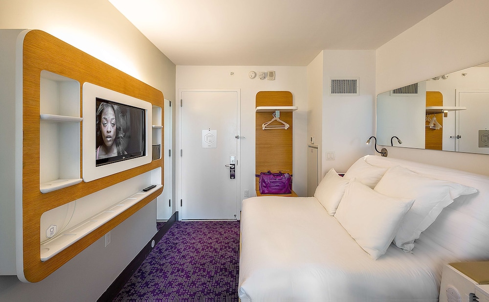 PREMIUM, QUEEN BED, ACCESSIBLE