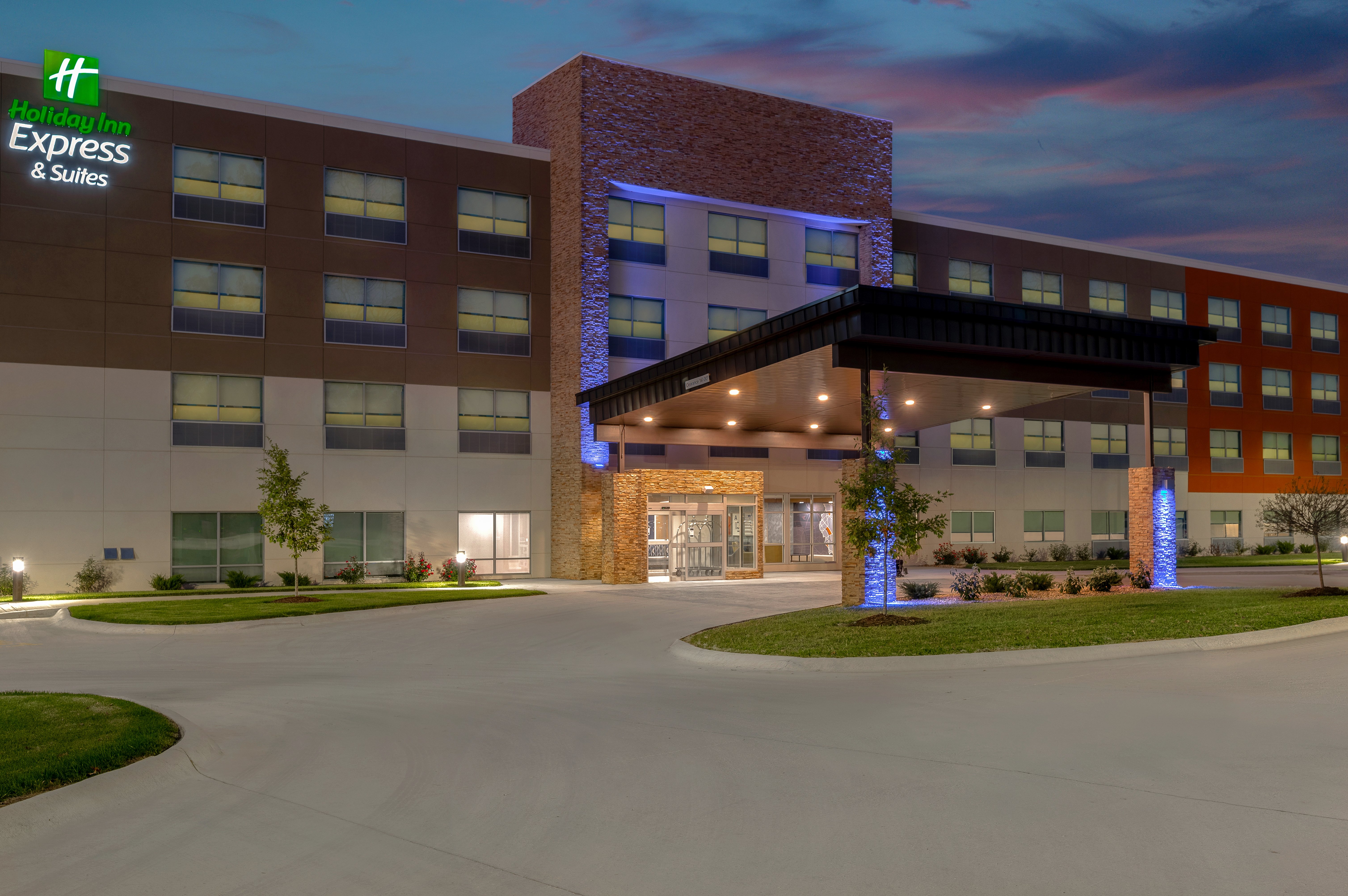 Holiday Inn Express and Suites Alton St Louis Area 3/43