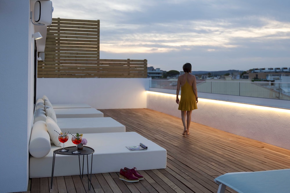 May Altafulla Beach Boutique 39/40