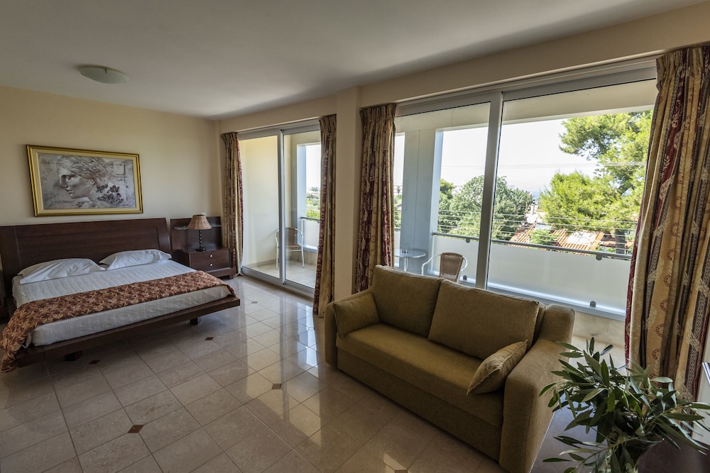 Dolphin Hotel Resort And Conference 14/43