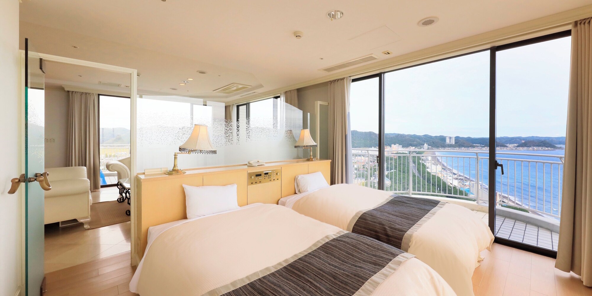 Royal, Pine, Suite, 4 Beds, Ocean View, Sauna, Hot Tub