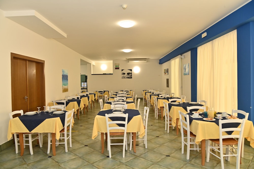 Hotel Italy 30/50