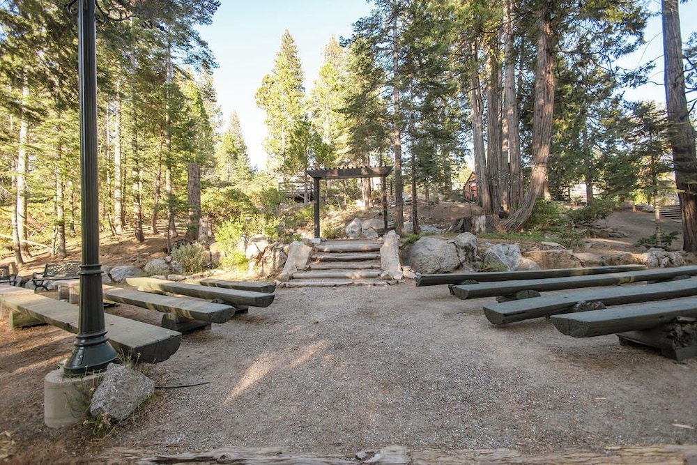 Shaver Lake Village Hotel 26/50