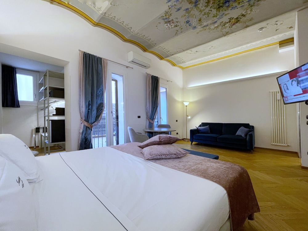 AFFRESCO, JUNIOR SUITE