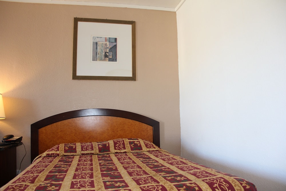 LoneStar Inn & Suites 34/51