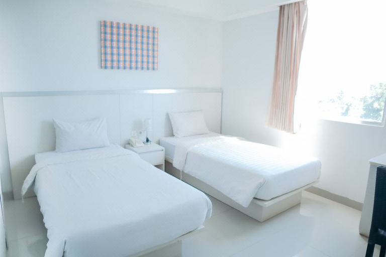 Standard, Twin Beds