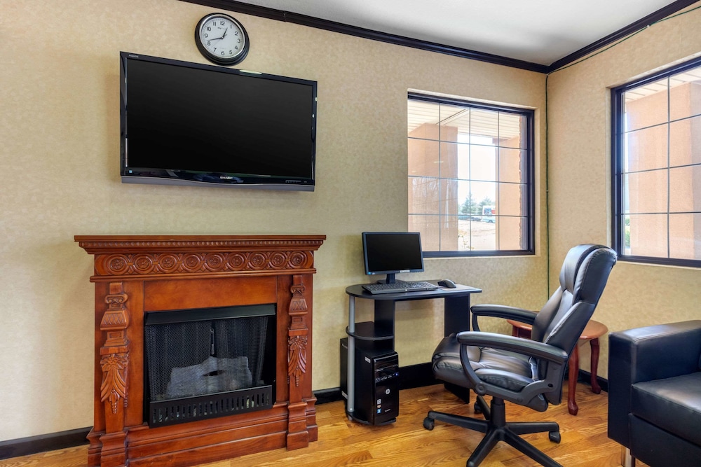 Econo Lodge Nashville TN 38/41
