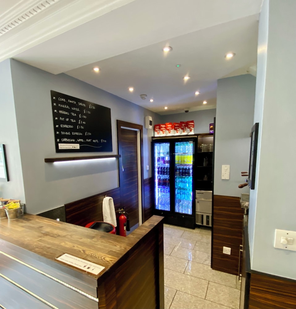 Crestfield Hotel 6/50